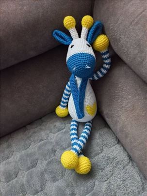 Heklana igračka žirafa, amigurumi 