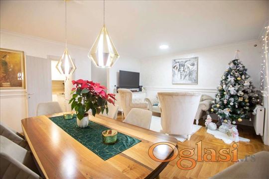 Dve visilice u boji zlata