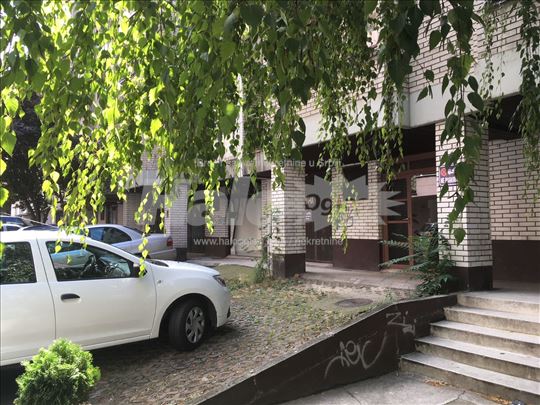 Zidana garaža-Vračar-Hram plus  1 parking mesto  