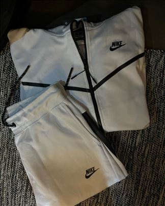 Nike Tech Fleece beli hitno