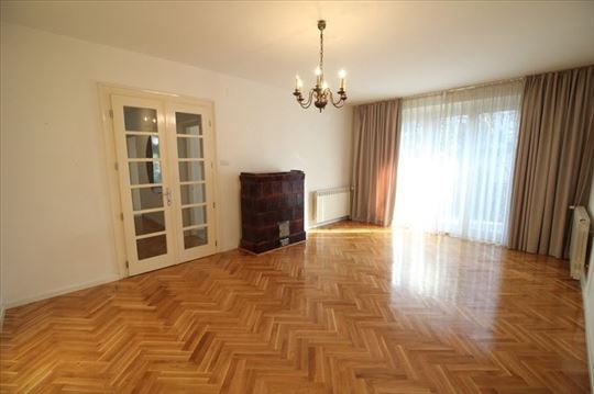 Lepa kuća sa dvorištem, garaža, ID 7753