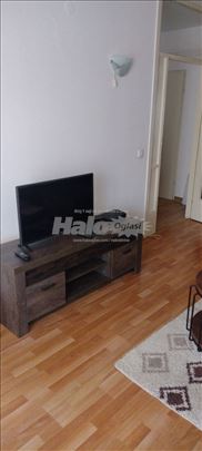 Izdavanje 50m2 Gandijeva ,treći sprat