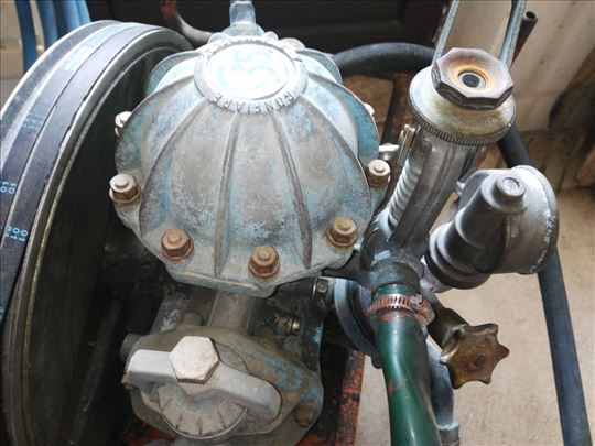 Pumpa sa benzin motorom