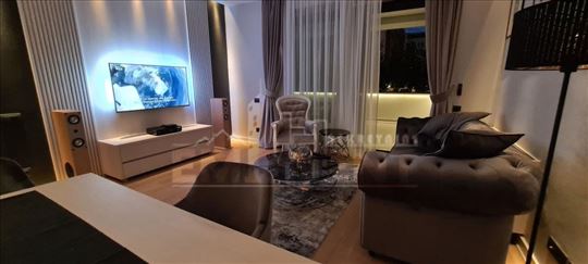 A blok, lux, novogradnja, garaža, bašta, ID 14952