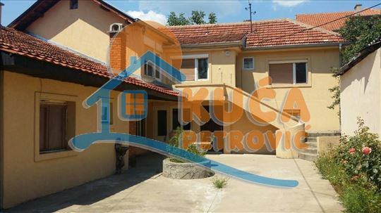 Apartmanska kuća  311m2, 5.24a, Pantelej