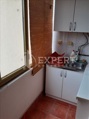 Izdaje se kancelarijski prostor 57m2, kod Saborne 