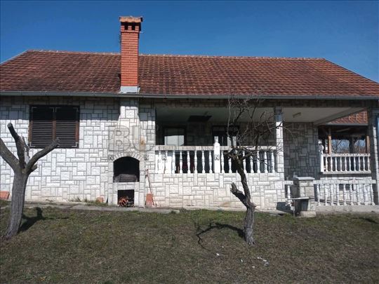 Kuća u Kniću, naselje Guncati  osnova 60 m2, plac 
