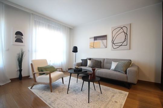 Moderan 3.0 stan sa garažom, nova zgrada, ID 9268