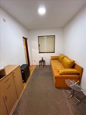 Izdavanje, Karaburma 20m2 0.5