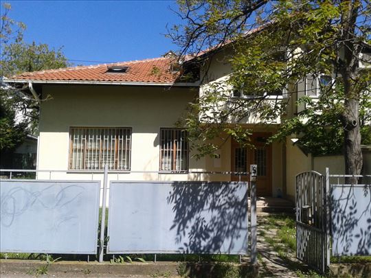 Dedinje,Krupanjska, duplex u kući sa baštom, 200m2
