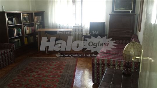 Izdajem lux sobu studentkinji nepusacu