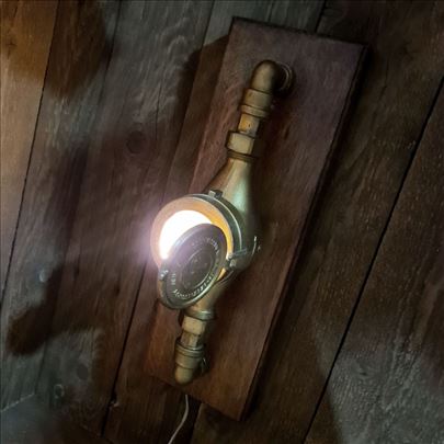 Bronzana Steampunk zidna lampa u obliku vodomera