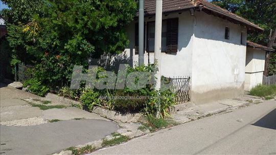 Kuća sa dvorištem  u Boru  Bolnička ulica 