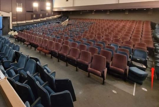 350 Fotelja Stolica za Pozorište Bioskop kao nove
