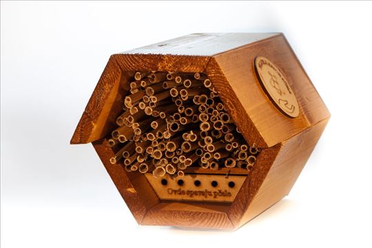 Hoteli za pčele - ukras u vašoj bašti i pomoć prir