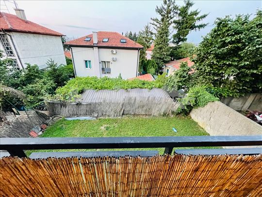 Voždovac kod Vojvode Stepe sa dvorištem