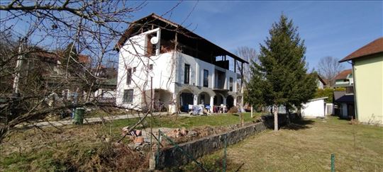 Banja Vrujci, uknjižena kuća na odličnoj lokaciji