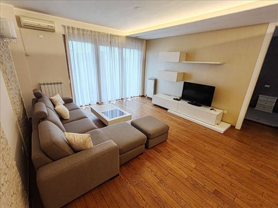 Novi Beograd, Hotel Jugoslavija, lux 2.0, garaža