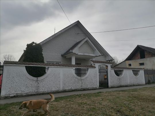 Kuća u Surčinu