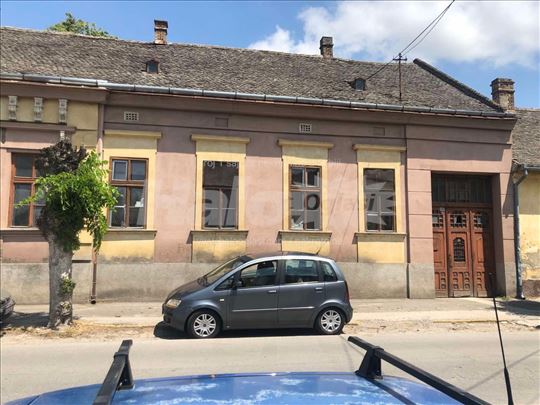 Kuća 500 m2 sa placem