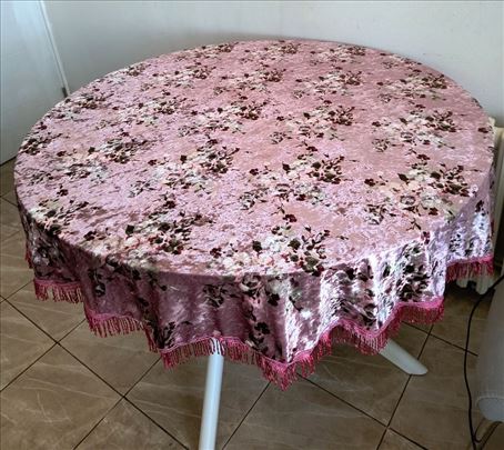 Okrugli stilski stolnjak od pliša