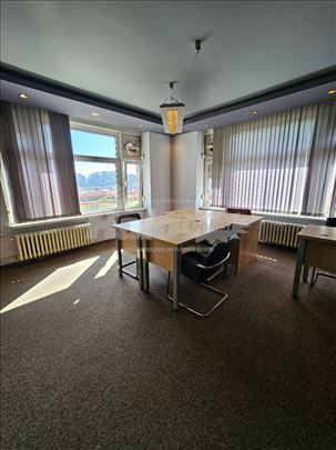 Iznajmljujem stan - poslovni prostor 110m2