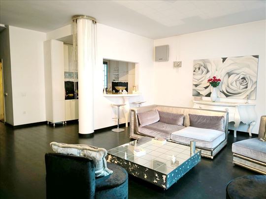 Zahumska,103m2,odlična lokacija, funkcionalan