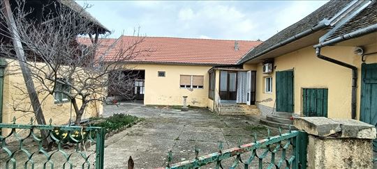 Vojvođanska kuća 280 m2 u Čereviću