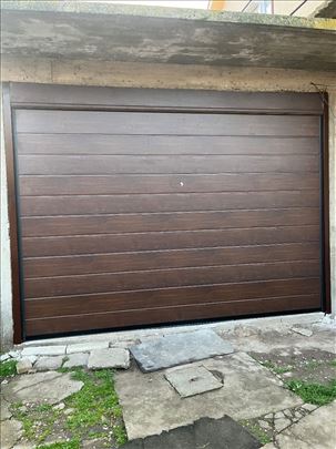 Segmetna garažna vrata 