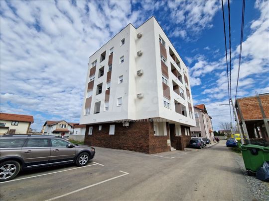 Izdajem namešten jednosoban stan na ledinama 40m2