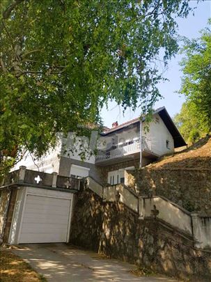 Kuća u St. Banovcima sa pogledom na Dunav, 19 ari
