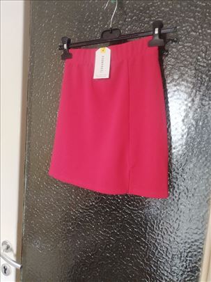 Nova sa etiketom ciklama popularna suknja