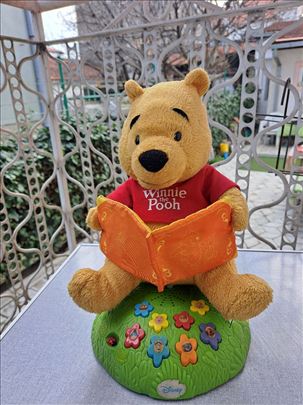 Winnie the Pooh priča price i peva pesmice 
