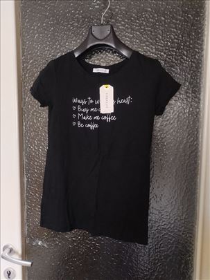 Nova sa etiketom crna pamučna majica sa natpisom
