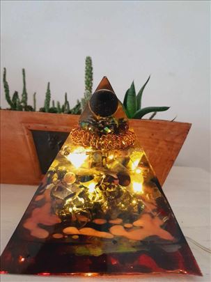 Orgonit piramida svetleća velika