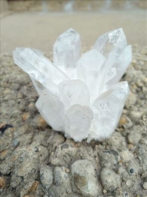 Prirodni grozd - gorski kristal/kvarc