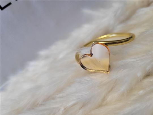 Prsten za salvete zlatni sa srcem za graviranje