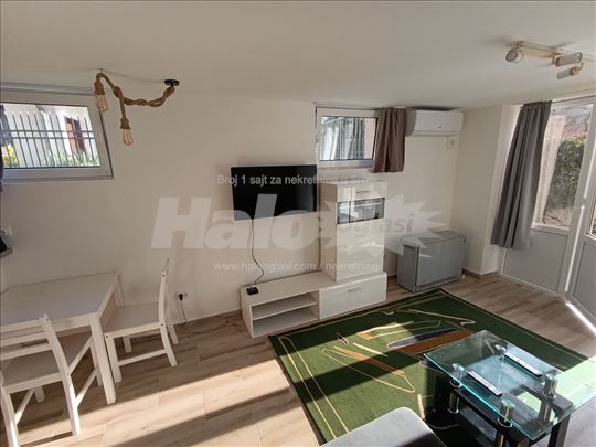 Izdajem stan, Braće Jerković - Veljko Vlahovića