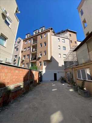 Lux stan u Veljka Vlahovića,prvi sprat, 1,5 soban