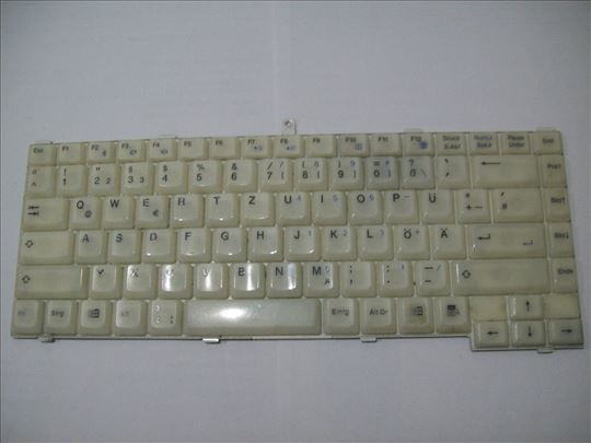 Korišćena tastatura za laptop Gericom. 