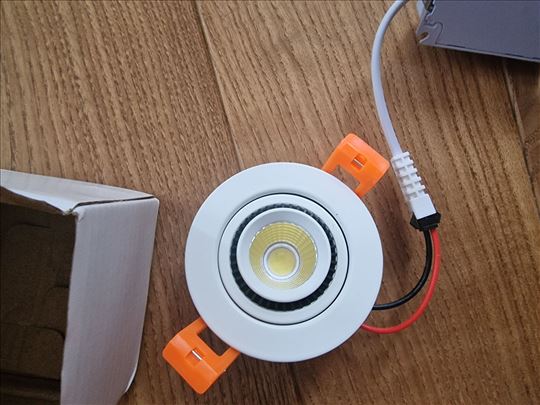 Led svetiljka 7x1W ugradna novo 6000K 5W