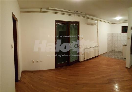 2.5 stan, prazan, kod toplane