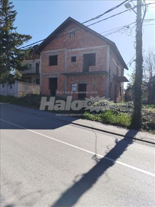 Centar, Sopot kuca 290m2, plac 5,30ari