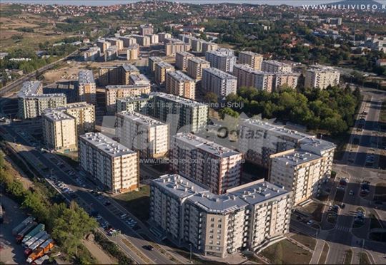 Izdajem garažu u centru  naselja Stepa Stepanović