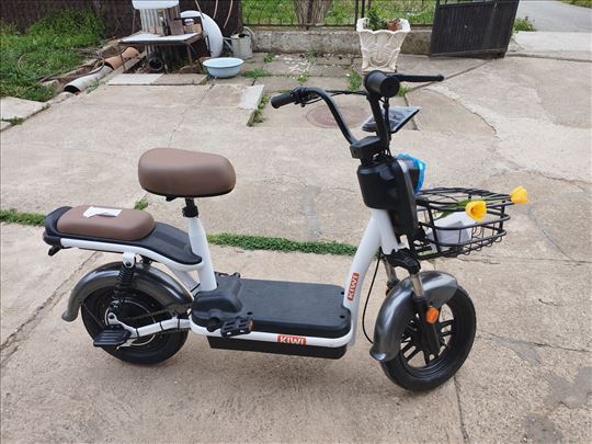 Prodajem novi smart električni bicikl