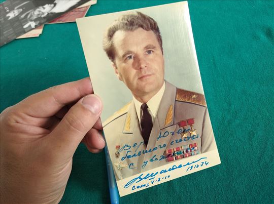 Autogram kosmonauta SSSR Vladimir Šatalov.