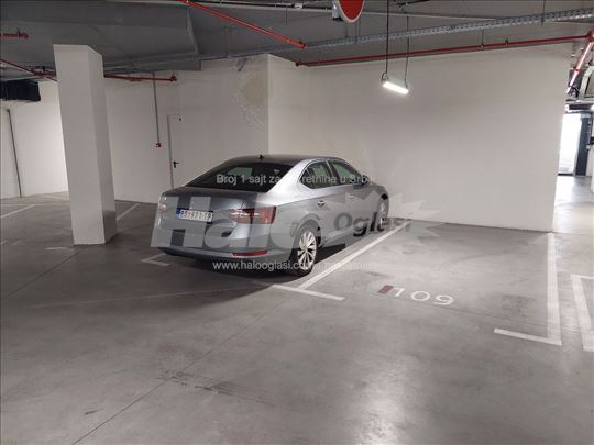 Garažno mesto u zgradi Metropoliten, BW