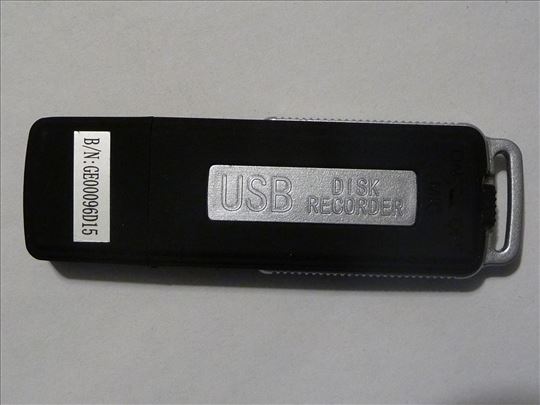 Snimac USB flash 8GB  150 sati snima  punjiva bat 