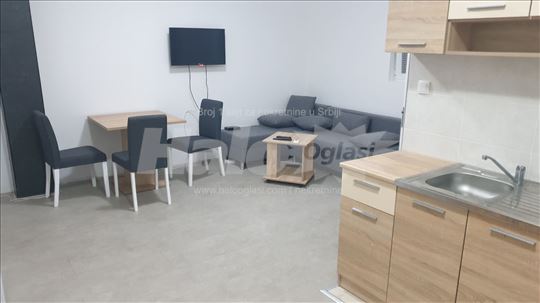 Borča-centar lep namesten stan,linije aut 95,96,85