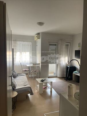 Izdaje se lepo namestena garsonjera centar